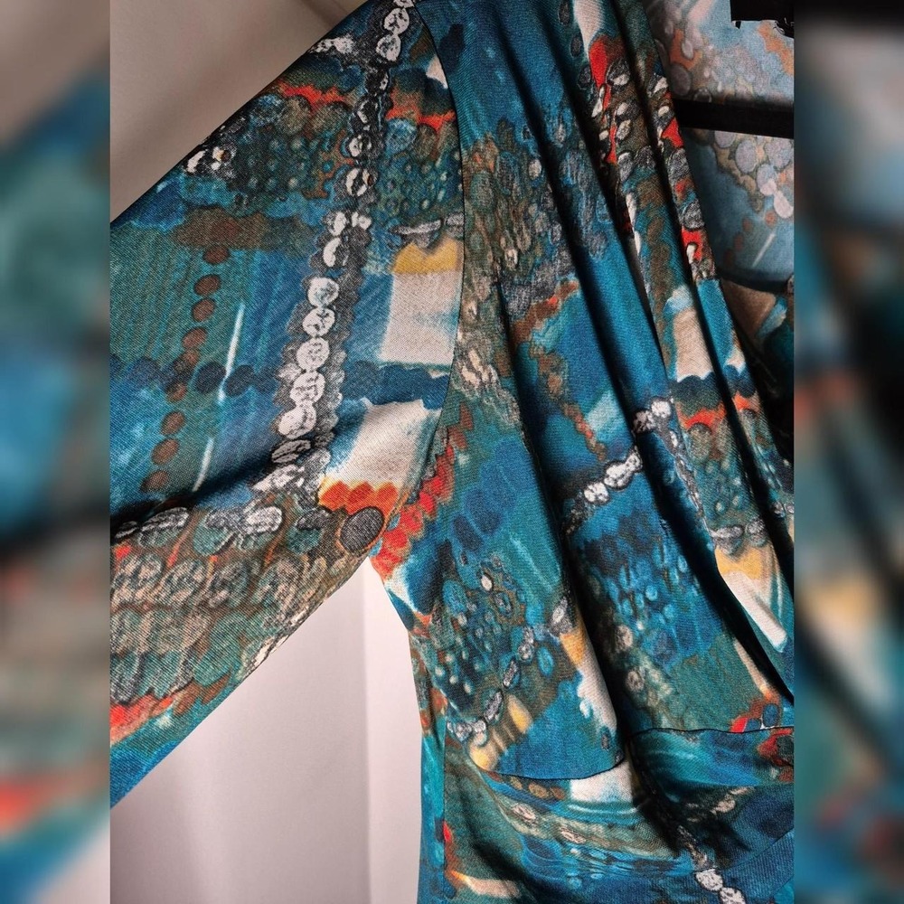 Laura Abstract Flowy Blouse - Picture 6 of 8